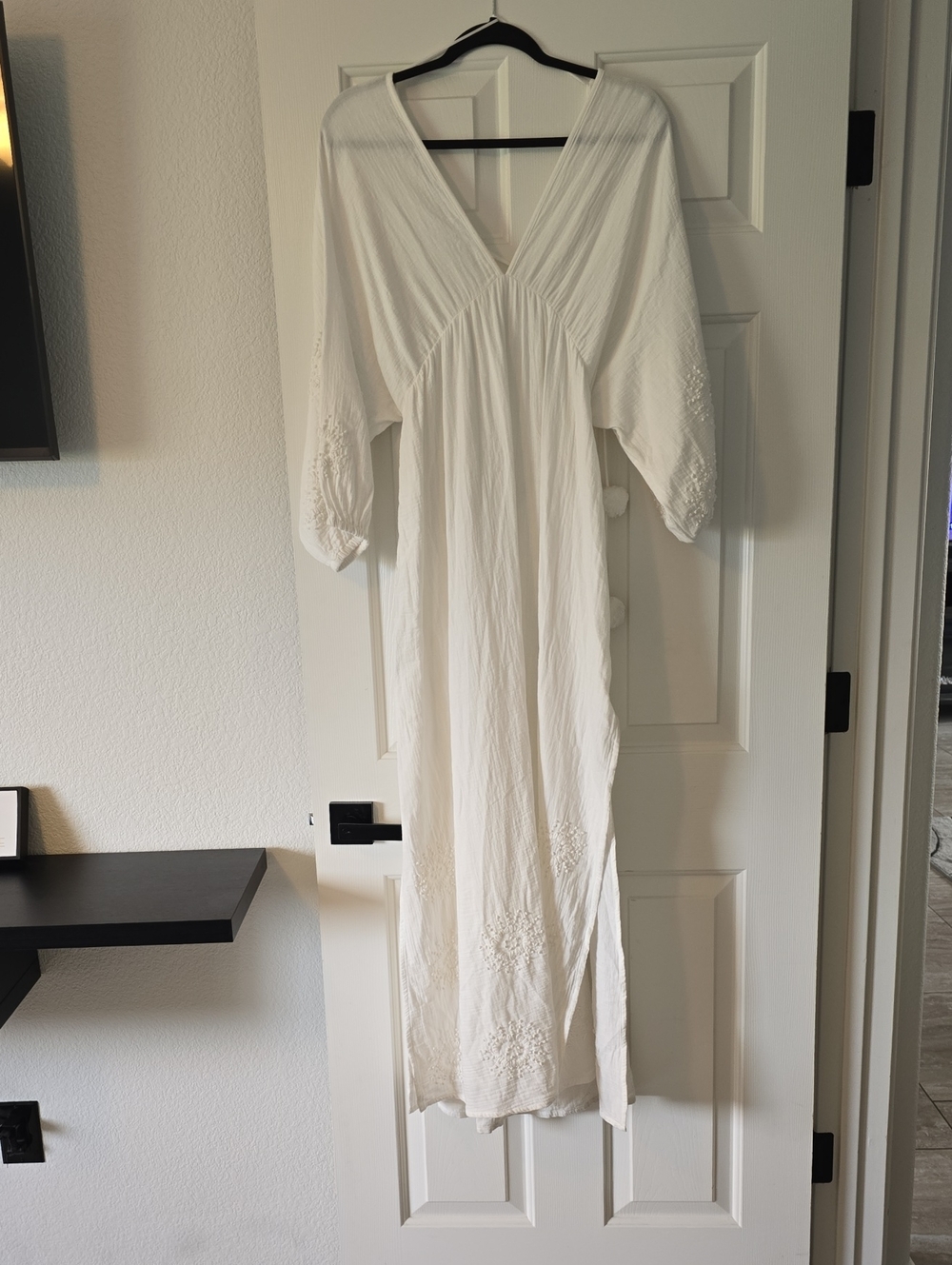 Trina Turk White V-Neck Maxi Dress Sz Med Nwt